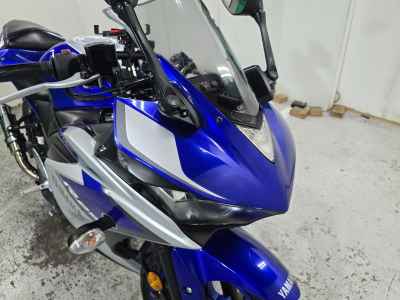 Yamaha YZF-R25 2015