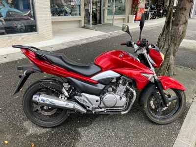 Suzuki GSR250