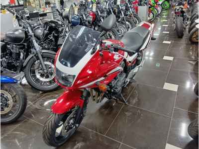 Honda CB400 Super Boldor 2010