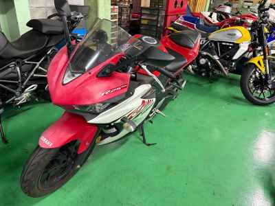 Yamaha YZF-R25 2015