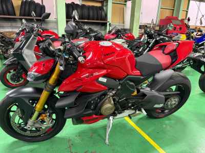 Ducati Streetfighter V4S 2023