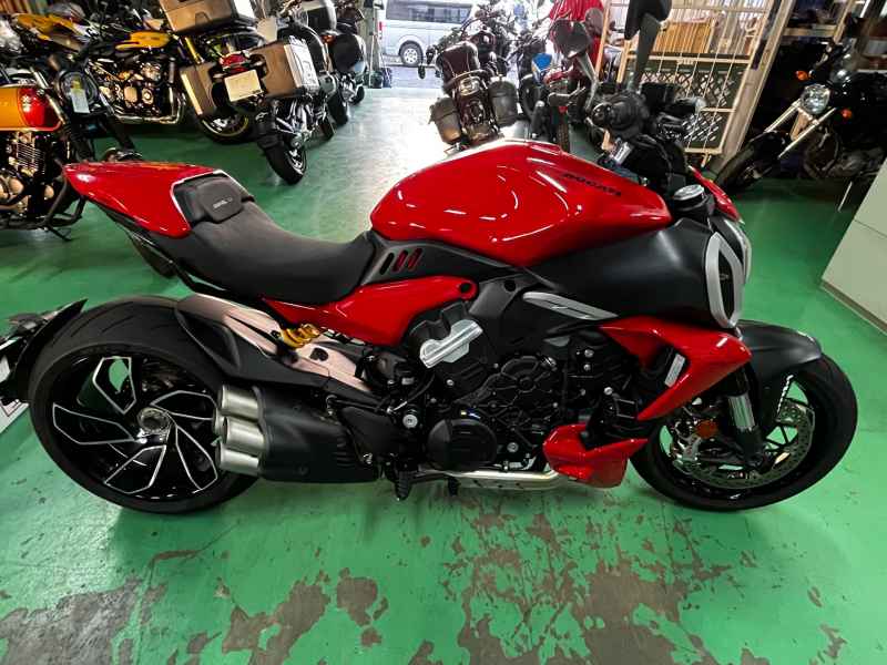 Ducati Diavel V4 2023
