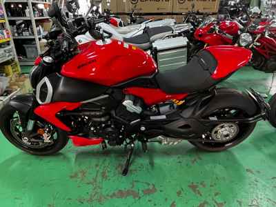 Ducati Diavel V4 2023