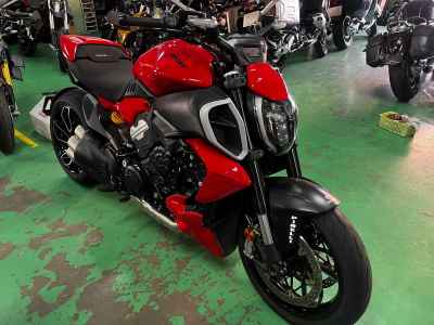 Ducati Diavel V4 2023