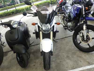 Suzuki GSR750 2015