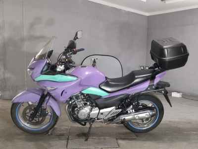 Suzuki GSR250F