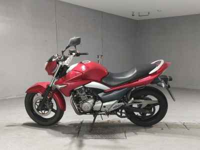 Suzuki GSR250