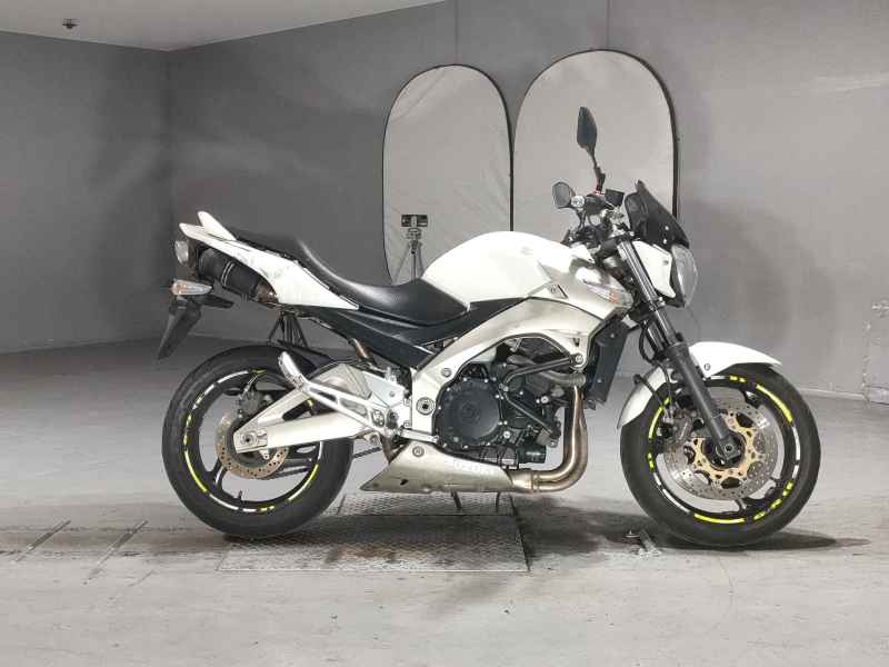 Suzuki GSR400 2009