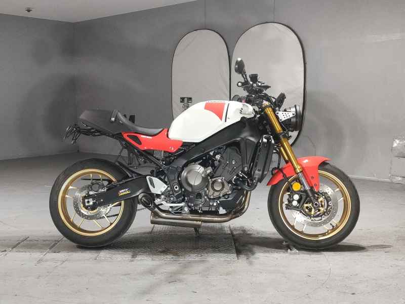Yamaha XSR900 2025