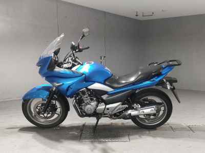Suzuki GSR250S