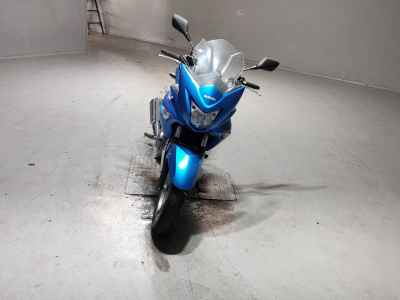 Suzuki GSR250S