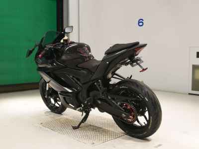 Yamaha YZF-R25 2021