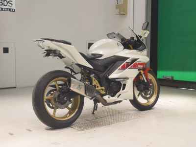Yamaha YZF-R25 2022