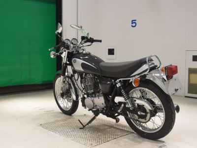 Yamaha SR400 2021