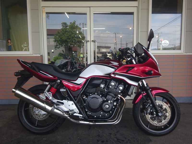 Honda CB400 Super Boldor 2022