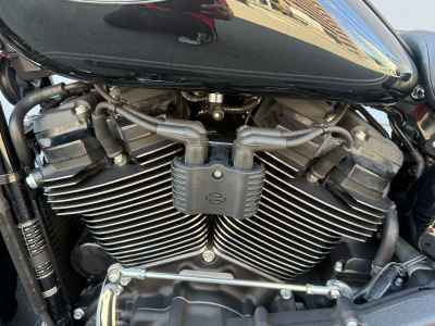 Harley-Davidson Heritage FLHCS1870 2024
