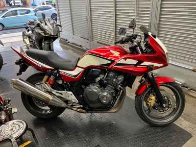 Honda CB400 Super Boldor 2011