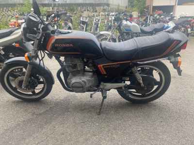 Honda CB250 Super Hawk