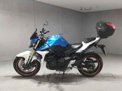 Suzuki GSR750 2013