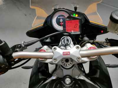 Aprilia Tuono V4 Factory 2013