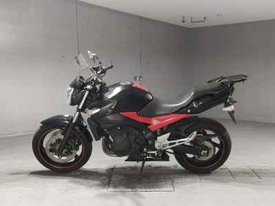 Suzuki GSR400 2012