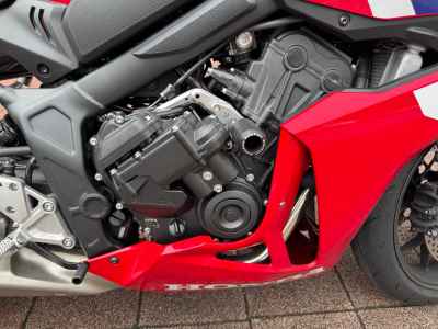 Honda CBR650R E-Clutch 2024
