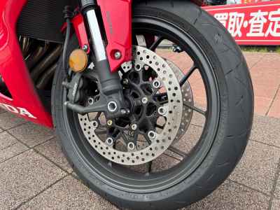 Honda CBR650R E-Clutch 2024