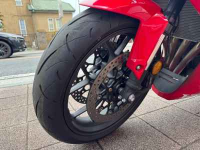 Honda CBR650R E-Clutch 2024