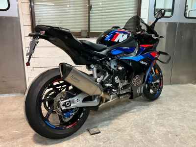 BMW M1000RR 2025