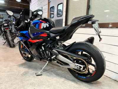 BMW M1000RR 2025