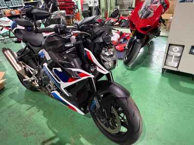 BMW M1000R 2023