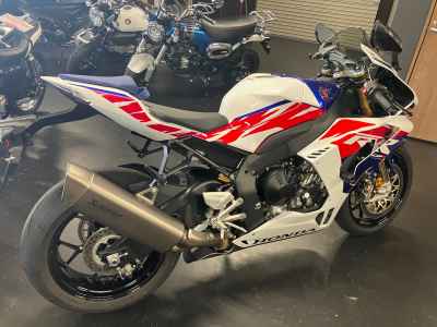 Honda CBR1000RR-R FB SP 2023