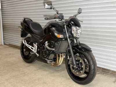 Suzuki GSR400 2012