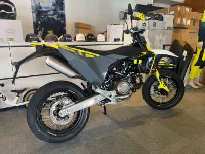 Husqvarna 701 Supermoto 2024