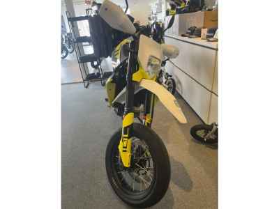 Husqvarna 701 Supermoto 2024
