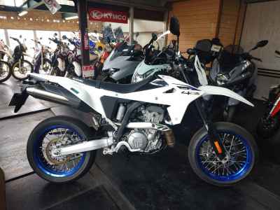 Suzuki DR-Z4S 2025