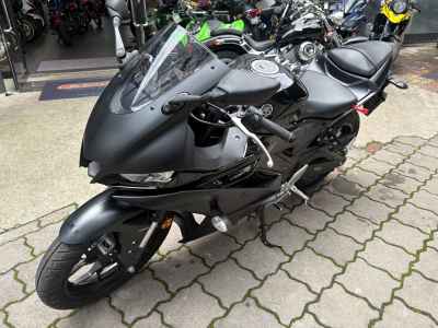 Yamaha YZF-R25 2021