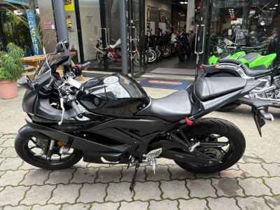 Yamaha YZF-R25 2021