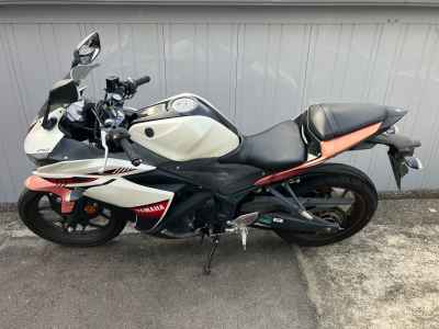 Yamaha YZF-R25 2016
