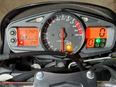 Suzuki GSR400 2012