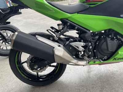 Kawasaki Ninja 400 KRT 2024