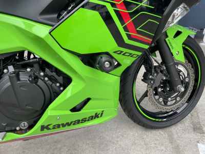 Kawasaki Ninja 400 KRT 2024