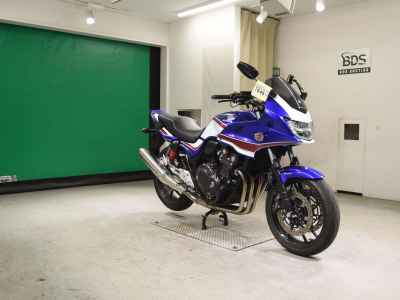 Honda CB400 Super Boldor 2022