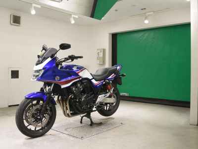 Honda CB400 Super Boldor 2022