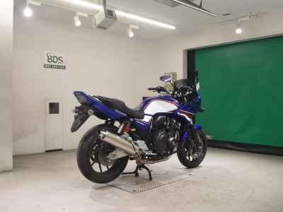 Honda CB400 Super Boldor 2022