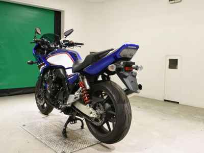 Honda CB400 Super Boldor 2022