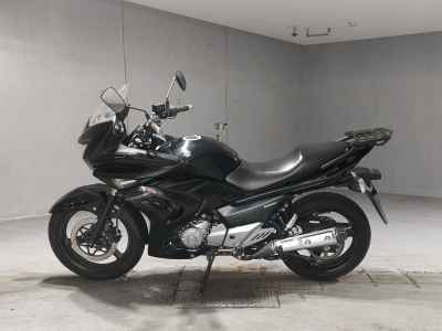 Suzuki GSR250F