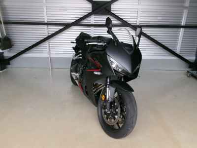 Honda CBR650R E-Clutch 2025