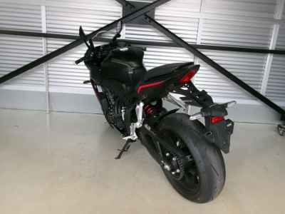 Honda CBR650R E-Clutch 2025