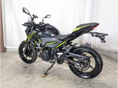 Kawasaki Z400 2023
